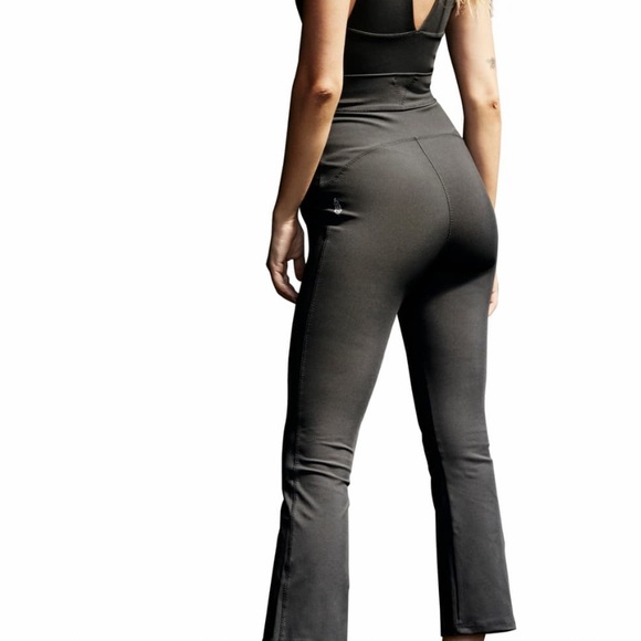 FREE PEOPLE MOVEMENT AFTER HOURS PLUNGE NECK JUMPSUIT IN BLACK SIZE MEDIUM - Picture 8 of 16